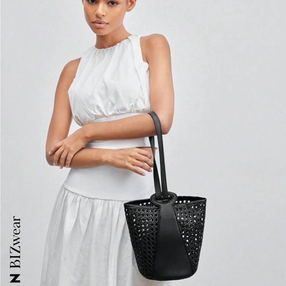 Elegant woven bag